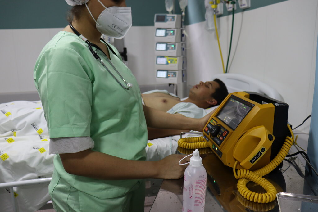 paciente sendo tratado por meio de medicina integrativa