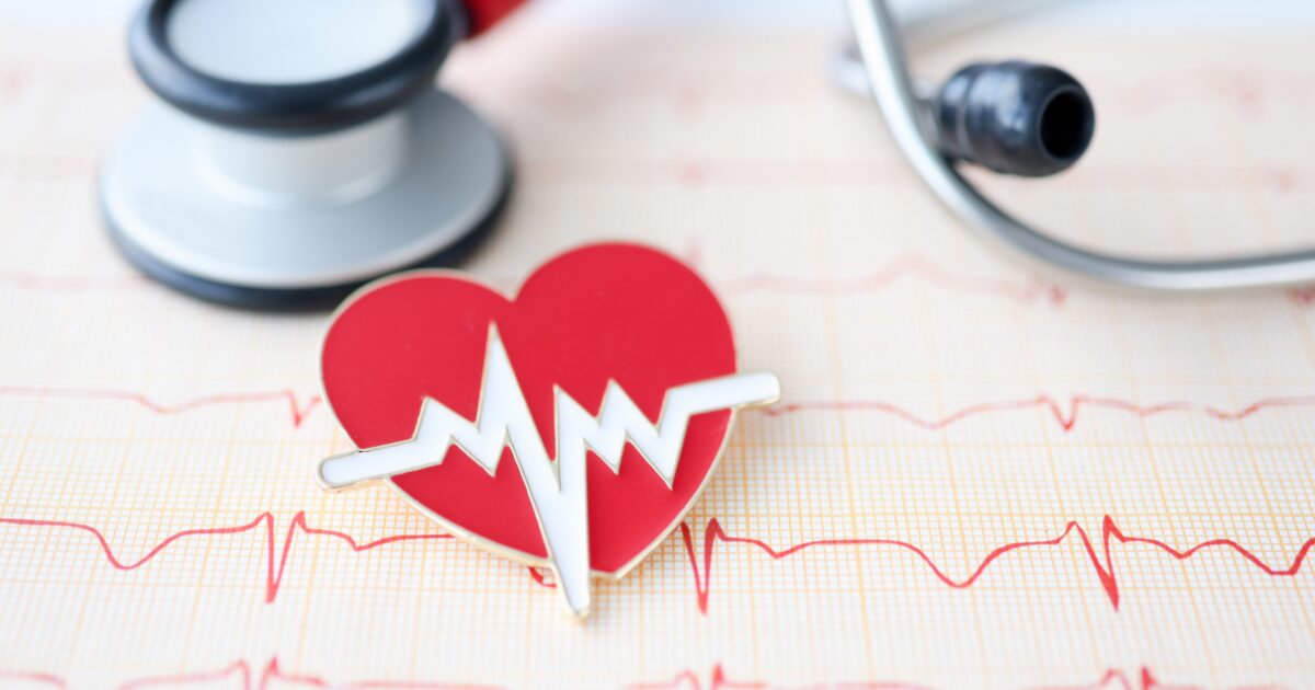 Pressão em jogo: Descubra se a pressão sanguínea aumenta ou diminui durante uma crise cardíaca