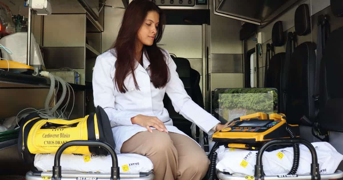Conheça os equipamentos médicos da CMOS DRAKE|linha de equipamentos médicos CMOS DRAKE|Imagem da bomba de infusão CMOS DRAKE vista de frente