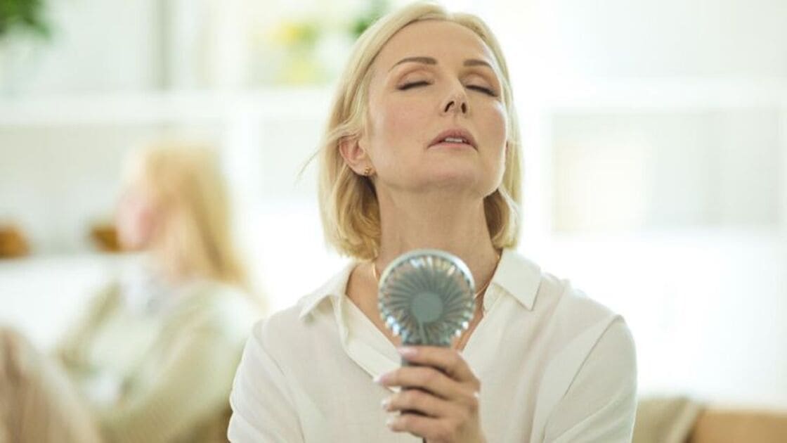 Descubra como as ondas de calor afetam a saúde cardiovascular e aumentam riscos cardíacos. Veja como prevenir e como equipamentos CMOS ajudam no atendimento.