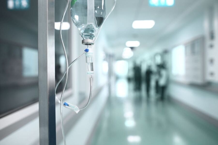Como reduzir falhas humanas na segurança hospitalar com tecnologia. Veja como equipamentos inteligentes da CMOS Drake aumentam eficiência e segurança do paciente.