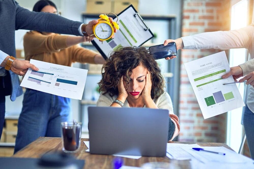 Volta ao trabalho: como o estresse e a rotina de fevereiro impactam a saúde física e mental