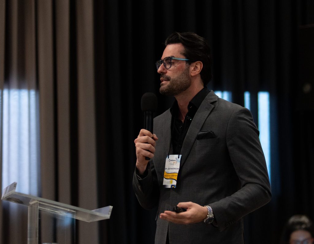 Dr. Gustavo Rocha
